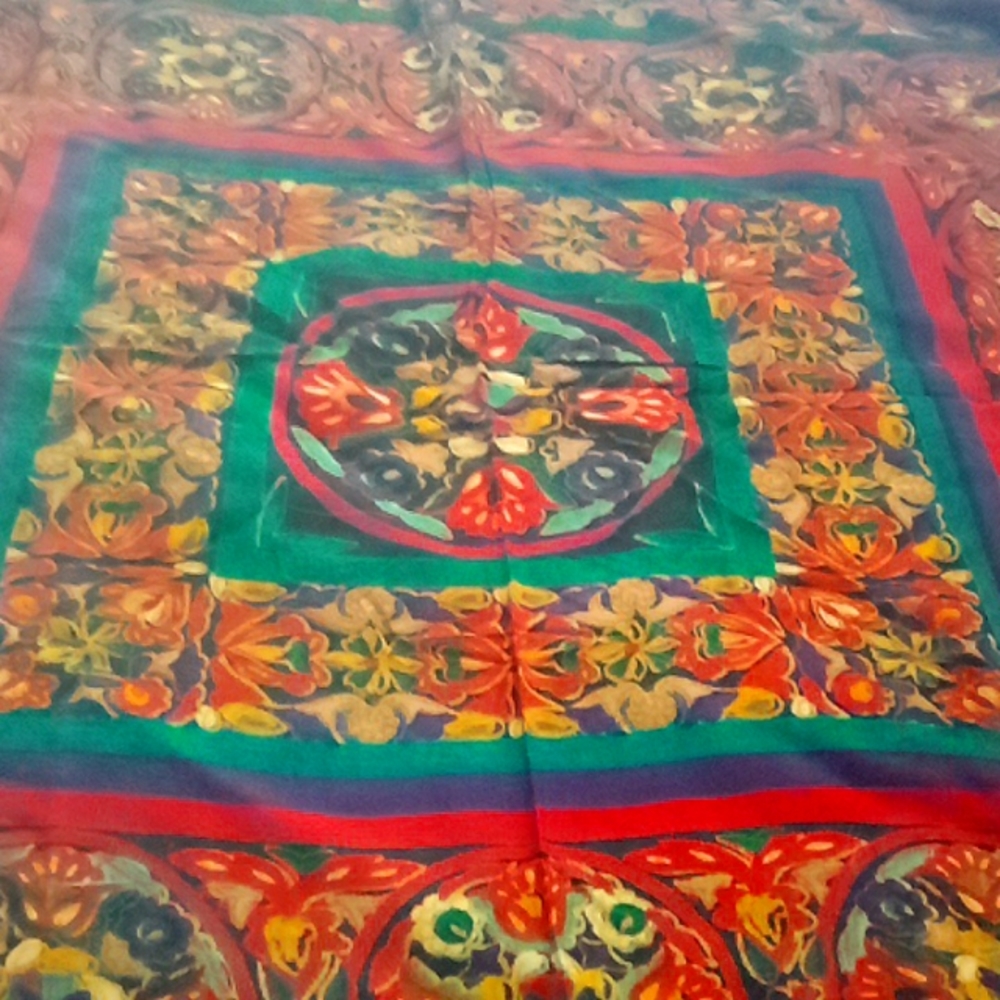 Beautiful vintage Putumayo large scarf, very colorful and beautiful